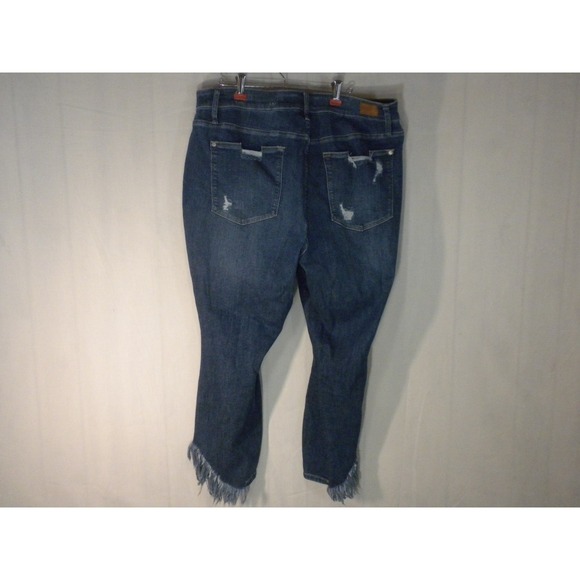 Judy Blue Jeans 20W Blue Denim Mid Rise Distressed‎ Thrash Hem Skinny JB8821 - Picture 6 of 15